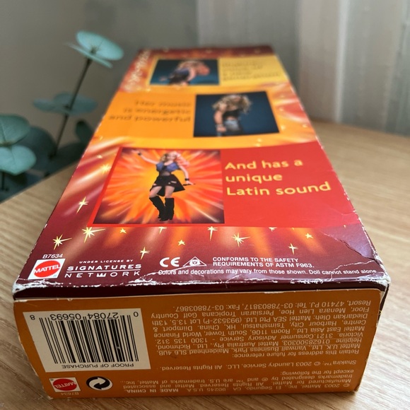 Mattel Shakira Doll Box - Blonde, Black, Orange - Picture 5 of 7